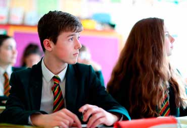 Alumnos de Secundaria en Irlanda atendiendo en clase